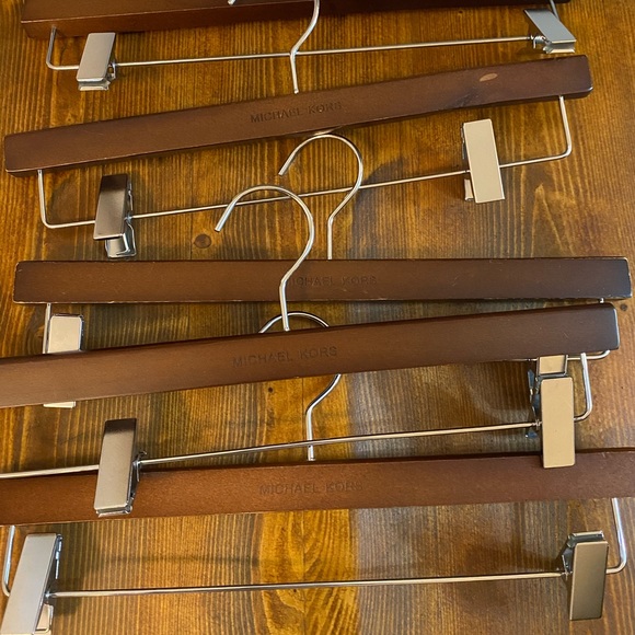 Michael Kors wooden hangers - Picture 5 of 5